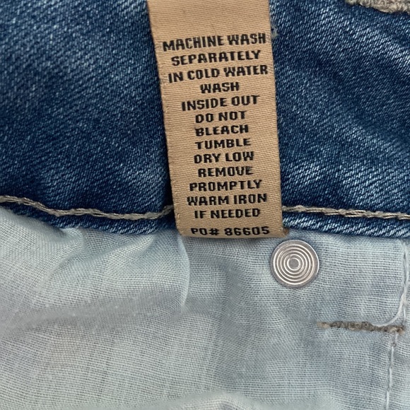 Celebrity Pink Stretchy Jean Shorts - Size 5/27 - Picture 5 of 5